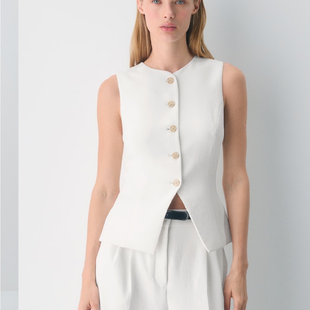 Aritzia White Sleeveless Blouse Size 6